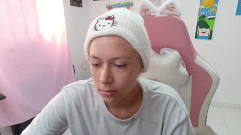 Mia online show from February 18, 4:06 pm