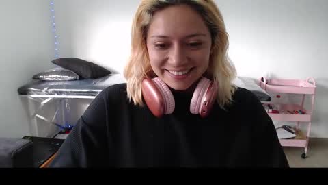 Mia online show from March 3, 12:53 pm