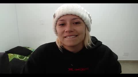 Mia online show from February 19, 1:06 pm