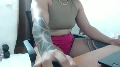 Snapshot of hotandpower10 chatting on December 17, 12:34 am Hot and PowerHOPE U MISS ME online show from December 17, 12:34 am