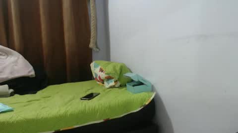 Snapshot of hotandpower10 chatting on February 12, 11:51 pm Hot and PowerHOPE U MISS ME online show from February 12, 11:51 pm