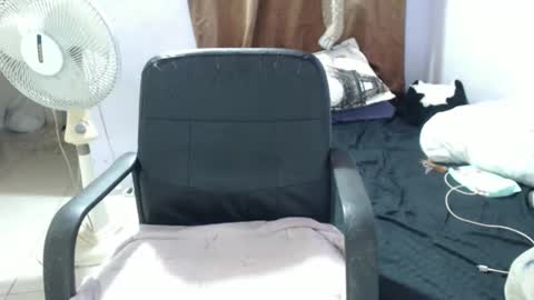 Snapshot of hotandpower10 chatting on October 26, 3:57 am Hot and PowerHOPE U MISS ME online show from October 26, 3:57 am