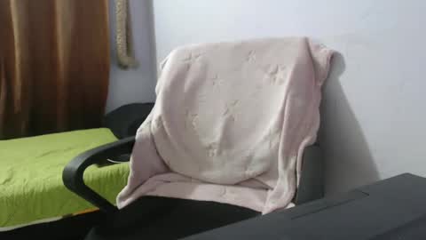 Snapshot of hotandpower10 chatting on February 19, 2:12 am Hot and PowerHOPE U MISS ME online show from February 19, 2:12 am