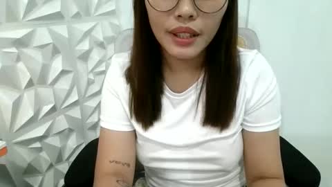 hotchick2099 online show from March 8, 2:32 pm