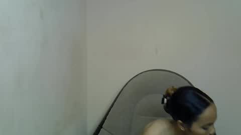 Snapshot of hotfabi01 chatting on October 22, 5:23 am hotfabi01 online show from October 22, 5:23 am
