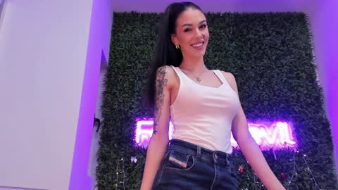 hotfallingdevil online show from January 12, 6:18 am