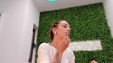 hotfallingdevil online show from May 11, 4:14 am