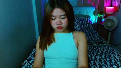 Layla online show from February 12, 1:49 pm