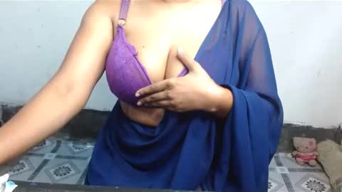 Snapshot of hotmuskan21 chatting on January 22, 2:37 am Muskan online show from January 22, 2:37 am