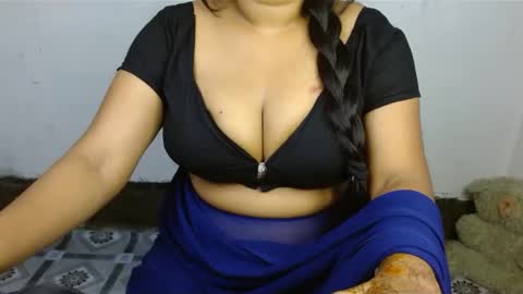 Snapshot of hotmuskan21 chatting on December 6, 9:32 am Muskan online show from December 6, 9:32 am