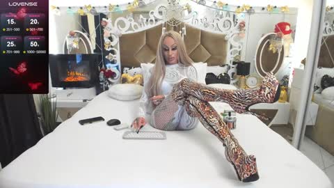 Snapshot of hotred69xxx chatting on December 4, 3:21 pm Delya- online show from December 4, 3:21 pm