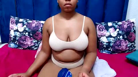 hotsmalltitsx online show from July 18, 1:42 am
