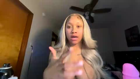 hottie940534 online show from December 14, 10:48 pm