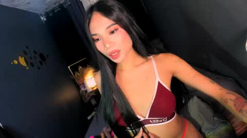 Hi i am Jane half vietnamese and half pinay and would like to meet good person here XOXO online show from May 26, 7:13 pm