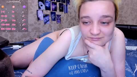 Snapshot of hotty_linn chatting on October 18, 6:42 pm Linn online show from October 18, 6:42 pm