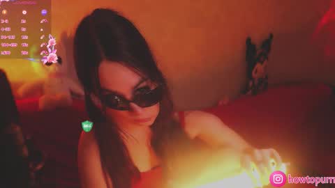 Snapshot of howtomeow chatting on October 15, 5:48 pm Mia online show from October 15, 5:48 pm