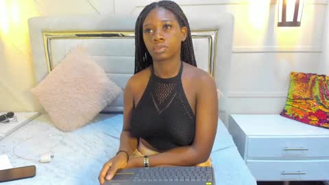 Snapshot of huddah_cam chatting on January 24, 11:37 am huddah online show from January 24, 11:37 am