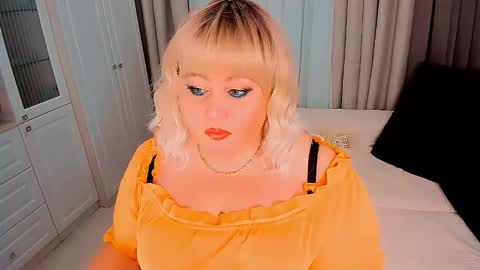 Snapshot of huge_booobs chatting on February 4, 7:22 pm milli online show from February 4, 7:22 pm