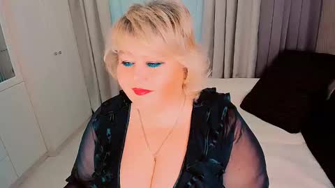 Snapshot of huge_booobs chatting on January 4, 12:49 pm milli online show from January 4, 12:49 pm