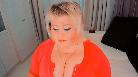 Snapshot of huge_booobs chatting on December 31, 4:35 pm milli online show from December 31, 4:35 pm