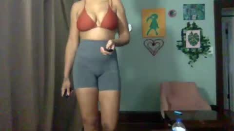Snapshot of hunyybunz chatting on December 25, 4:54 pm Goddess Hunyy online show from December 25, 4:54 pm