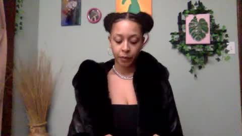 Snapshot of hunyybunz chatting on February 20, 3:56 am Goddess Hunyy online show from February 20, 3:56 am