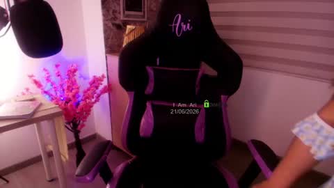 Ari online show from June 22, 3:25 am