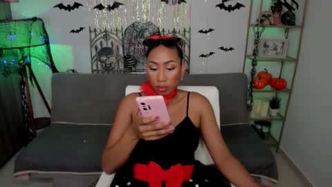 Snapshot of i_lulu chatting on October 31, 11:09 pm Lul  online show from October 31, 11:09 pm