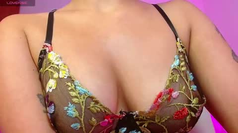 Snapshot of iam_salomex chatting on March 7, 9:18 am Salo online show from March 7, 9:18 am