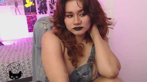Snapshot of iammari_ chatting on October 27, 4:30 am Mari online show from October 27, 4:30 am