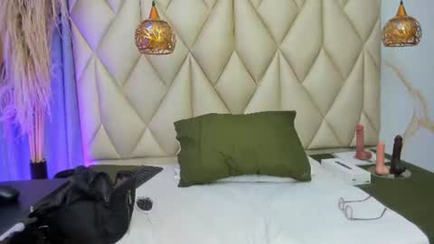 ibbie_ online show from June 25, 12:07 pm