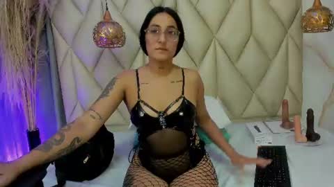 ibbie_ online show from June 16, 12:06 pm