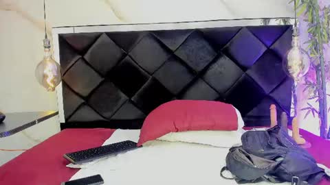 ibbie_ online show from June 12, 12:13 pm