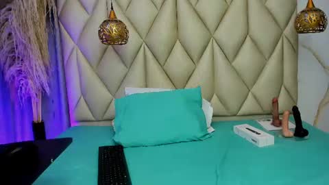 ibbie_ online show from July 14, 12:10 pm