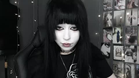 iiiiiiis online show from May 2, 10:02 pm