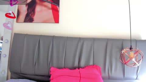 Isabella online show from July 16, 1:15 pm
