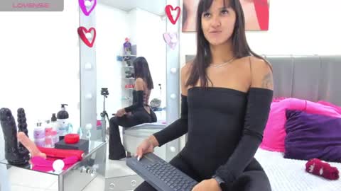 Isabella online show from June 17, 1:45 pm