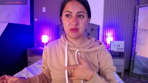 Isa online show from February 24, 1:08 pm