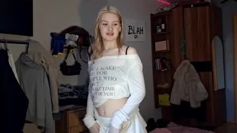 ShyLuna online show from March 21, 7:24 am