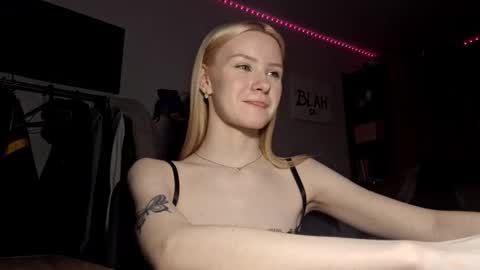 ShyLuna online show from February 8, 6:39 am