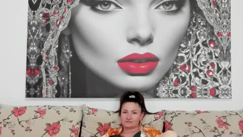 Snapshot of illegalbeauty87 chatting on September 8, 8:08 pm Ingrid or more easier...Miss  GoDDess Mistress online show from September 8, 8:08 pm