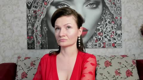 Snapshot of illegalbeauty87 chatting on December 24, 10:28 pm Ingrid or more easier...Miss  GoDDess Mistress online show from December 24, 10:28 pm