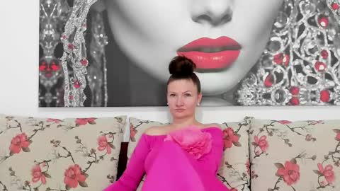 Snapshot of illegalbeauty87 chatting on September 18, 11:36 pm Ingrid or more easier...Miss  GoDDess Mistress online show from September 18, 11:36 pm