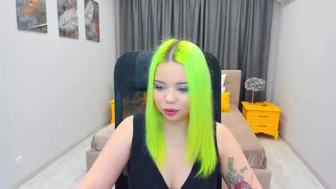 Snapshot of im__youre_sunshine chatting on February 15, 5:39 pm Roxy online show from February 15, 5:39 pm