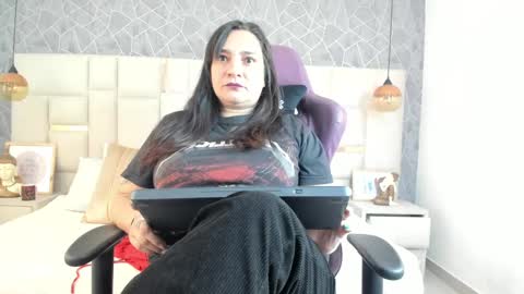 Snapshot of im_alaya chatting on March 8, 8:24 pm Alaya online show from March 8, 8:24 pm