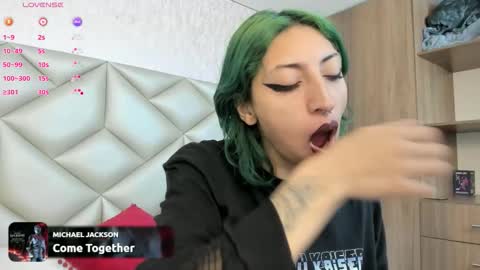  Im Gaia online show from November 14, 12:49 pm