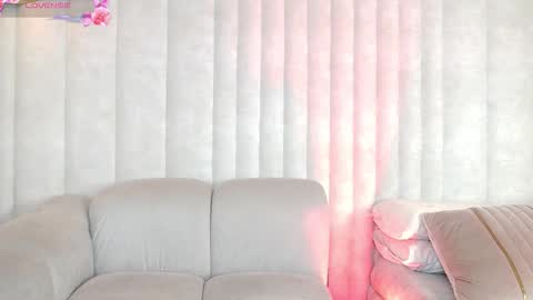 Snapshot of im_helina chatting on October 18, 12:19 pm Helina online show from October 18, 12:19 pm