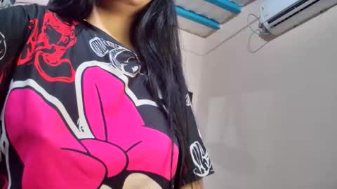 mia latina online show from March 15, 1:29 am