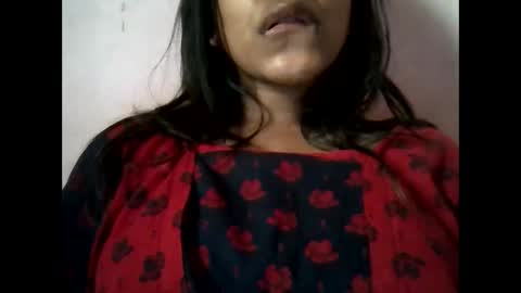 Snapshot of imlovelyrose chatting on March 12, 3:35 am ROSE online show from March 12, 3:35 am