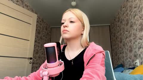 Lola online show from February 18, 11:09 am